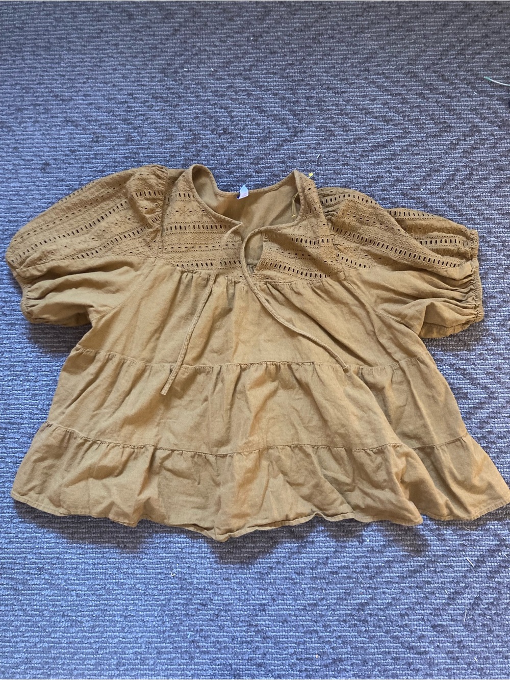 Old Navy Eyelet Lace Tie Neck Womens Top XL Honey Gold Brown Cotton Tiered Boho
